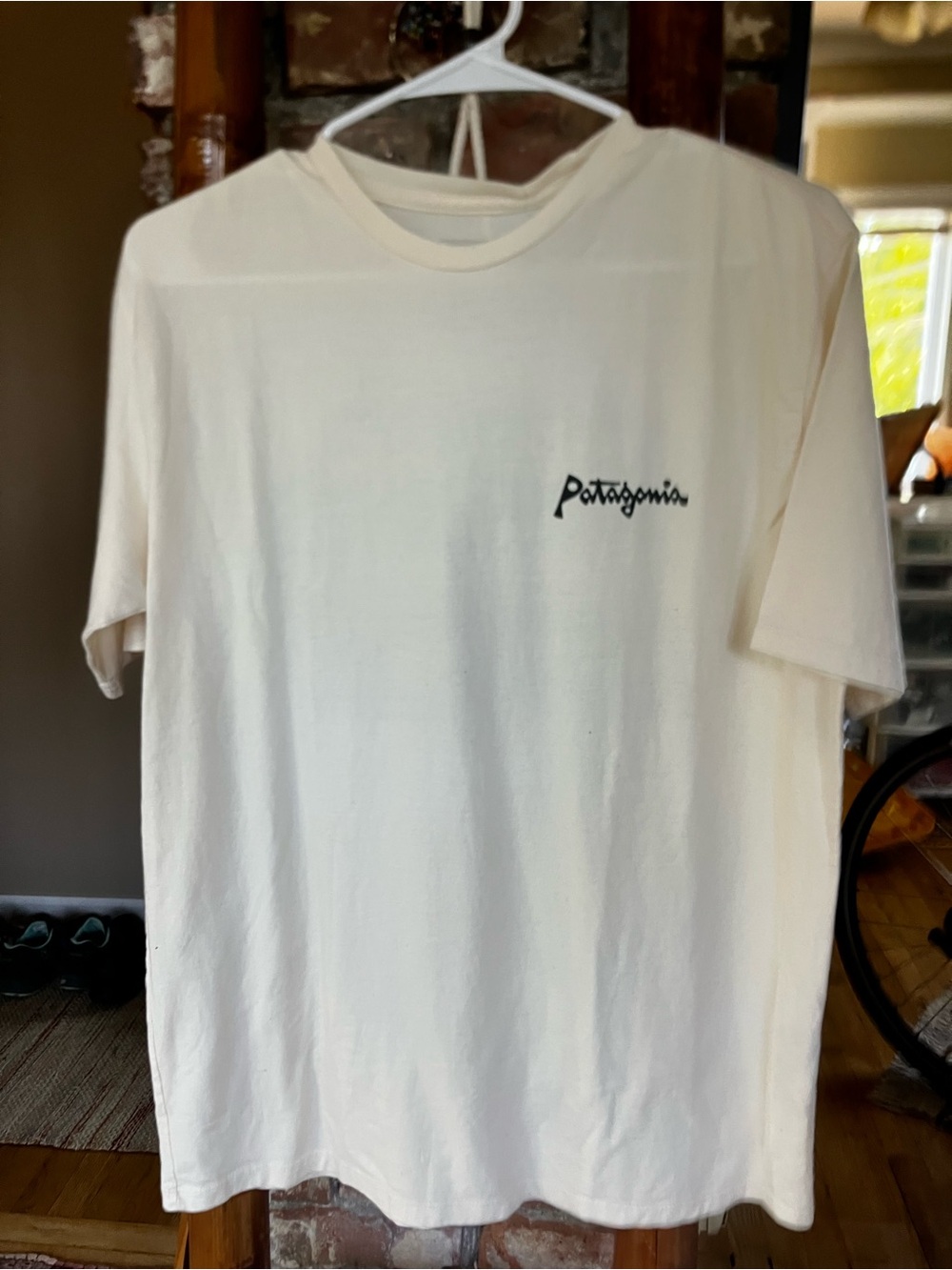 Patagonia Cream Script Logo Tee Men’s S Small Unisex Gorpcore Hiking T-Shirt